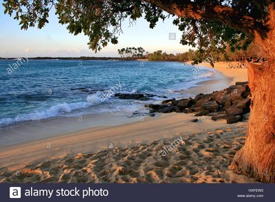 mahaiula-beach-on-big-island-hawaii-before-sunset-HXFEW3.jpg
