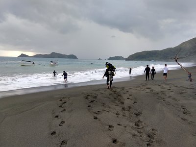 Stormy days = big waves, tricky to get to the dive boat. The staff was amazing they saved me from the waves several times