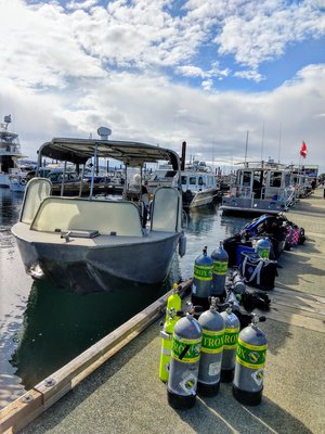 We are light Packers! Captian Earl is fantastic he brought the boat over for eaiser loading