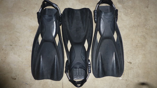 Mares power plana fins with upgraded SS straps. Like new condition. 240 for set new. Asking $100. and you get all 3 fins.